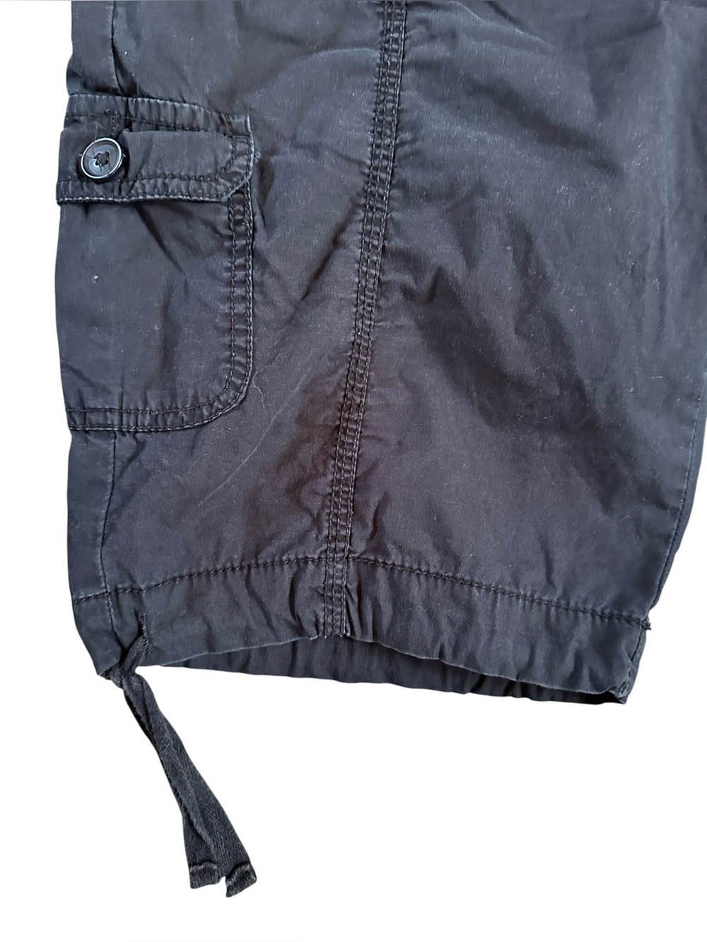 ST. JOHN’S BAY black stretch cargo bermuda shorts size 8 - Picture 2 of 5